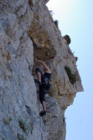 Gil che arrampica su un misto tra Shy Talk e Merci Brothers, la linea così è decisamente migliore!