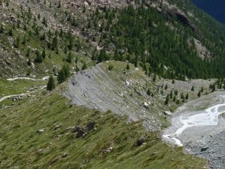 Il sentiero che passa sul filo della morena