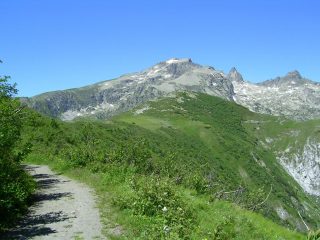 Salendo, vista su Abisso, Rocca della Bastera e Frisso