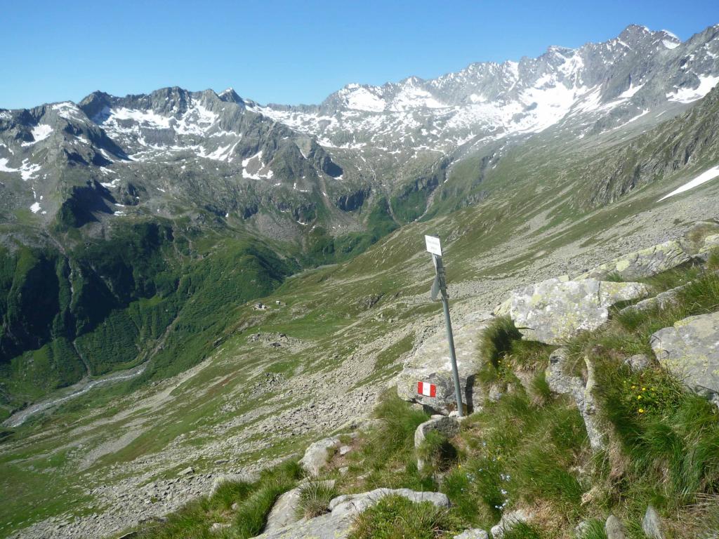 Il rifugio visto dal passo