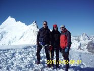 Franco, Luca e Davide in vetta, alle spalle la nord del Weisshorn