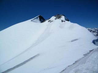 La cina centrale (a sin.) dal Colle