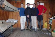 foto di gruppo nel bivacco