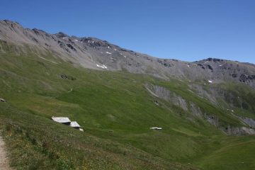 il versante ovest e a sx la cresta SO di salita