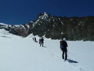 lunga cordata sul ghiacciaio