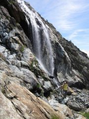 otaner vicino alla cascata