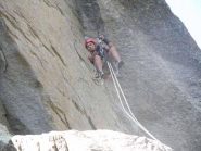 Manu che si cala nel vuoto