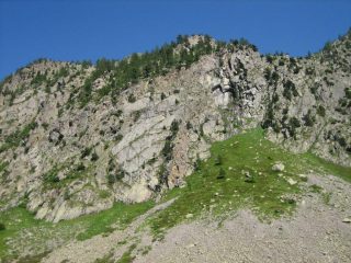 Le vie sono sulla placca al centro.