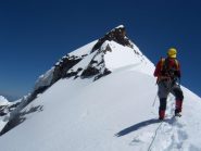 il torrione da aggirare sul versante di Alagna, dopo la vetta