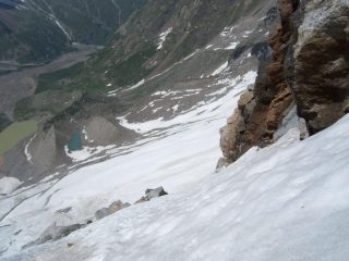 per scendere l'ultimo pezzo del Pisati ci si sposta a sx, lontani dalla fascia rocciosa