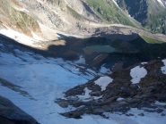 uno sguardo a valle dal canale nevoso d'attacco