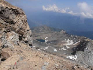 19 - inizio della discesa, laggiù lago della Vecchia e rif.Avanzà