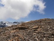 10 - giunti in cresta i grossi massi superati in precedenza lasciano posto a sfasciumi più fini