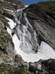torrentello con neve