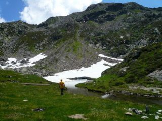 lago chiaro ai piedi della Pera Bianca