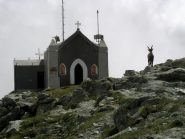 Cappella della Madonna degli Angeli con lo stambecco che pare vivere lì.