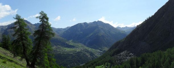 panorama verso Cogne  appena dopo un ora di cammino....
