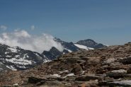 nubi cercano di salire dalla valsesia....