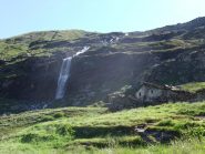 Una delle tante piccole cascate