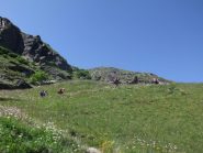 Salendo al rifugio de l'Arpont, in mezzo ai fiori