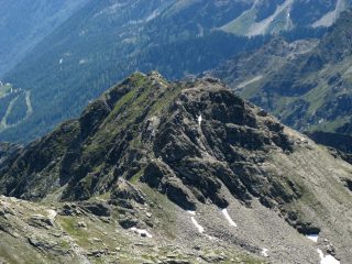 Punta Valnera dalla Valfredda: si vede il primo tratto di cresta per la Bocchetta di Eclou