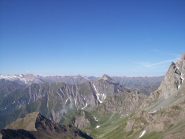 Al centro il M. Giulian 2547m e dietro la P.ta Cornour 2868m