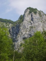 La via che segue lo spigolo sx della parete