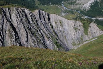 Il sentiero 26, oggi impraticabile, che dalla forra entrava nel vallone