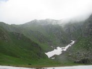 Schiarita al Lago Morto, con vista sul Monte Facciabella