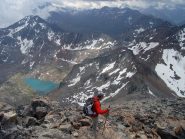 Dalla cima verso il Pas des Trois Capucins, con il Lac d'En-Haut sottostante