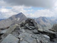 sullo sfondo il Pierre Menue