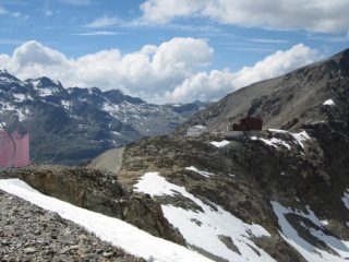 rifugio Diavolezza sullo sfondo