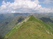Dalla cima del Monte Azzarini, la cima E e le Orobie