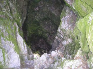 L'orrido buco dall'alto: verticalità assoluta