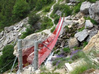 Il ponte tibetano alla risorgenza delle Vene