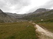 04 - il pianoro arrivando al rifugio