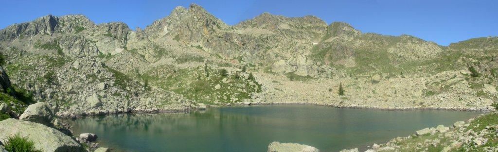 panorama dal lago (grande) di s.anna vs la testa lausfer. al centro, sopra la pietraia, la palestra di arrampicata (diversa dalla precedente) ... prossimamente ...