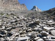 La grande pietraia e il Pic d'Asti sullo sfondo