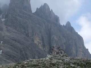 mostra Dolomiart sul sentiero