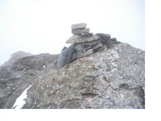 La Punta Autaret con il suo piccolo ometto.