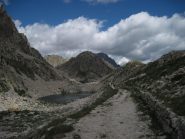 Scendendo verso il lago basso di Fremamorta