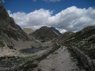 Scendendo verso il lago basso di Fremamorta