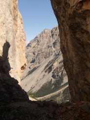 poi attraverso la fessura verso Valle Stretta