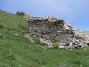 Rudere nei pressi dell'anticima