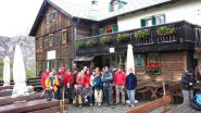 al mattino poco prima della partenza dal Rifugio Genova, insieme all'altro gruppo del CAI Ligure (23-7-2011)
