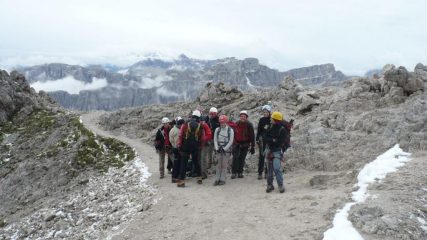 siamo pronti per iniziare a salire la via ferrata (23-7-2011)