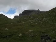 Sullo sfondo monte Roisetta