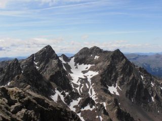 11 - dalla cima si hanno di fronte Punta Gioffredo e Corborant