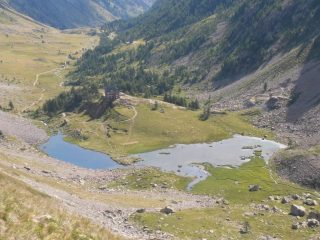 03 - salendo, vista dall'alto sui lago Ischiator Inferiore ed il rifugio Migliorero