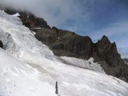 Una panoramica dalla spalla che sovrasta la risalita e la 3a doppia con vista sulla 1a  e sulla 2a doppia